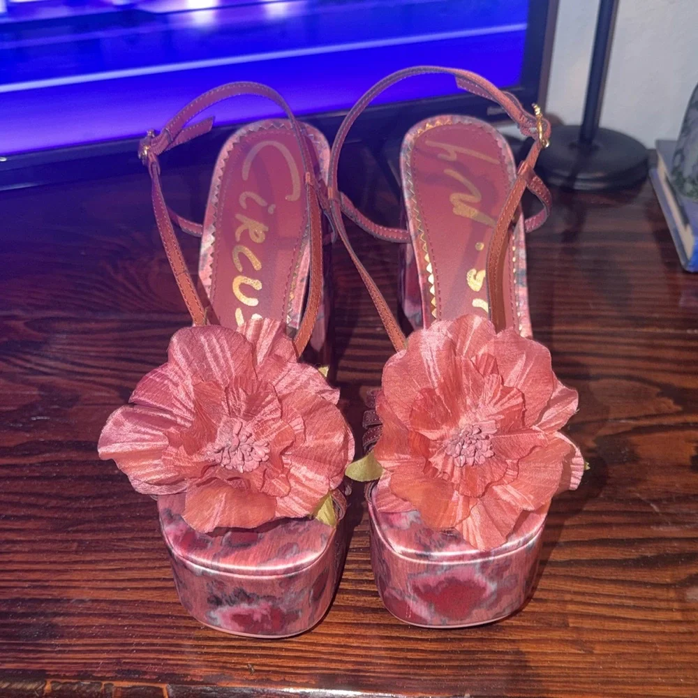 Circus by Sam Edelman Red Floral Platform Heels - Picture 1 of 4
